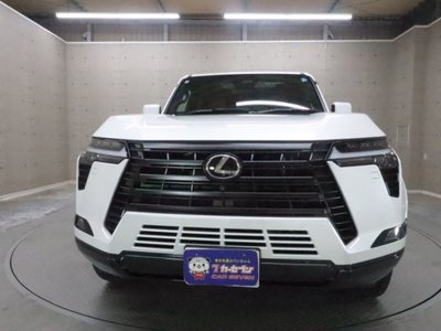 2025 Lexus GX photo 46