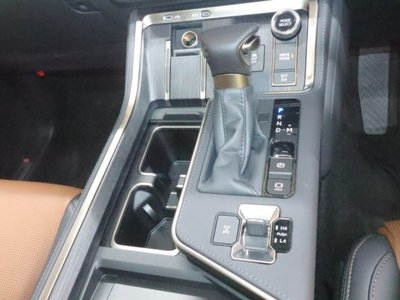 2025 Lexus GX photo 32