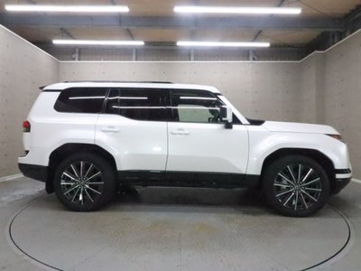 2025 Lexus GX photo 48