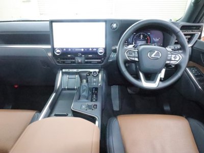 2025 Lexus GX photo 4