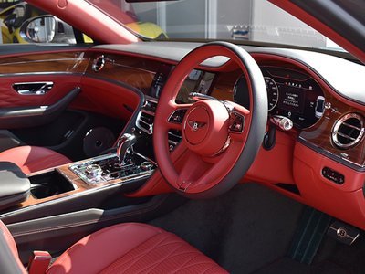 صورة 15 لـ 2021 Bentley FLYING SPUR