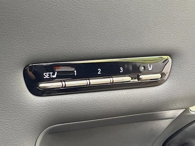 2021 Lexus LS photo 12