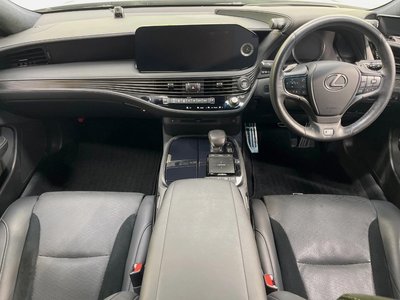 2021 Lexus LS photo 2