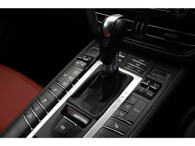 2021 Porsche MACAN thumbnail 51