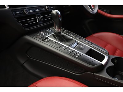2021 Porsche MACAN thumbnail 50