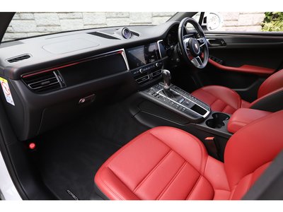 2021 Porsche MACAN thumbnail 39