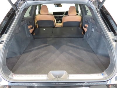 صورة 44 لـ 2025 Toyota CROWN SPORT
