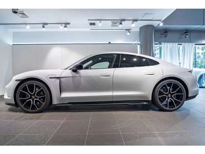 2026 Porsche TAYCAN photo 15