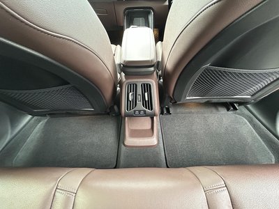 2025 BMW IX2 thumbnail 74