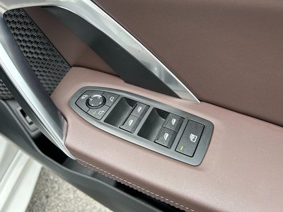 2025 BMW IX2 thumbnail 29