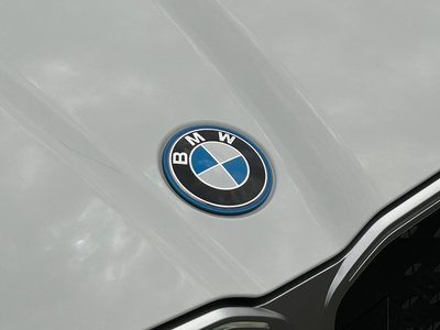 2025 BMW IX2 thumbnail 33