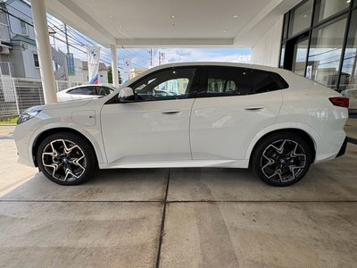2025 BMW IX2 thumbnail 94