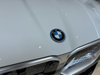 2025 BMW IX2 thumbnail 108