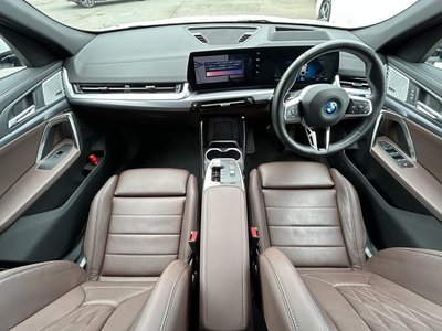 2025 BMW IX2 photo 7