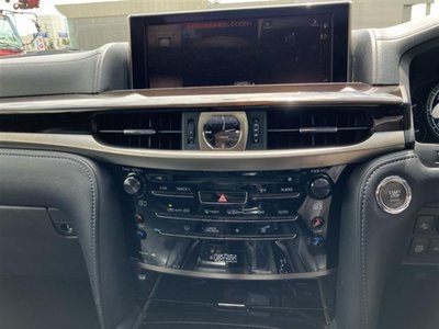 2015 Lexus LX — фото 16