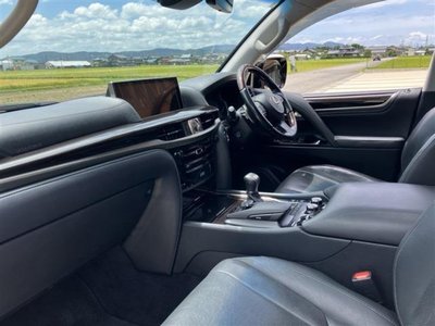 2015 Lexus LX — фото 11