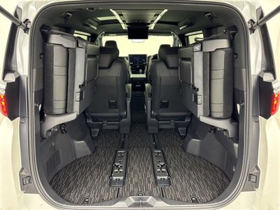 صورة 37 لـ 2024 Toyota ALPHARD