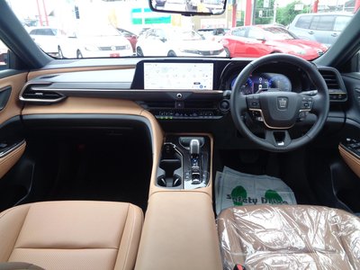 2025 Toyota CROWN SPORT photo 2