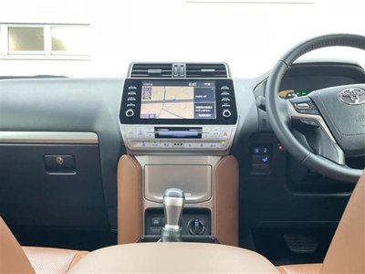 2022 Toyota LAND CRUISER PRADO photo 7