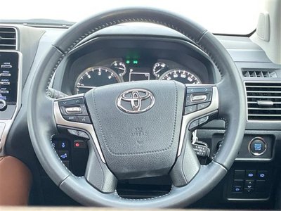 2022 Toyota LAND CRUISER PRADO photo 6