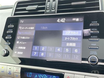 2022 Toyota LAND CRUISER PRADO photo 2