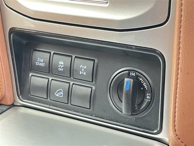 2022 Toyota LAND CRUISER PRADO photo 9