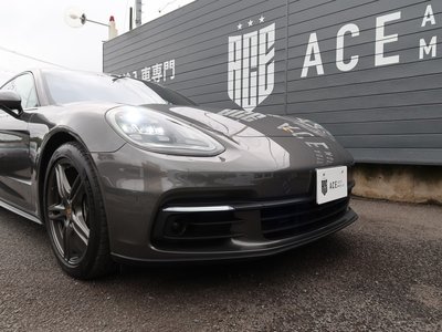 2019 Porsche PANAMERA photo 2