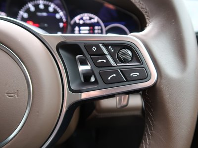 2019 Porsche PANAMERA thumbnail 34