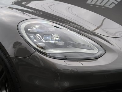 2019 Porsche PANAMERA photo 4