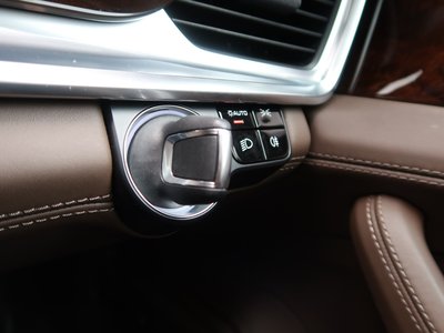 2019 Porsche PANAMERA photo 9