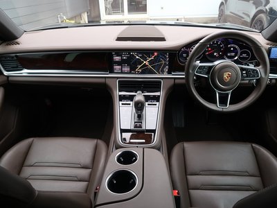 2019 Porsche PANAMERA photo 14