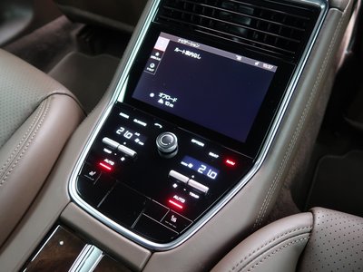 2019 Porsche PANAMERA photo 11