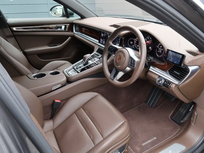 2019 Porsche PANAMERA photo 6