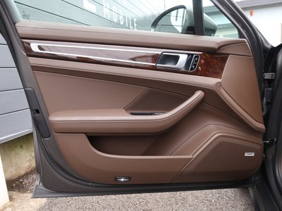 2019 Porsche PANAMERA thumbnail 38