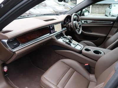 2019 Porsche PANAMERA photo 5
