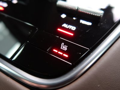 2019 Porsche PANAMERA photo 10