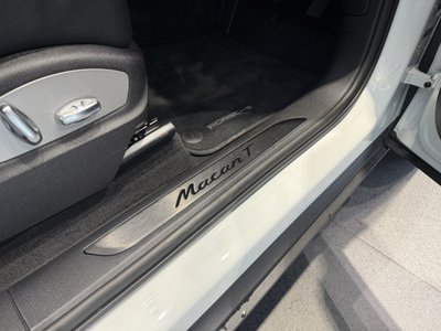 2024 Porsche MACAN photo 16