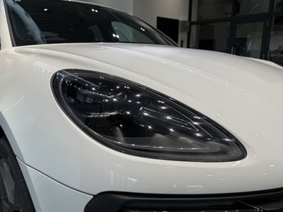 2024 Porsche MACAN photo 7