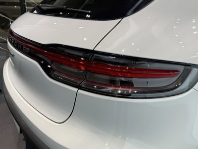 2024 Porsche MACAN photo 8