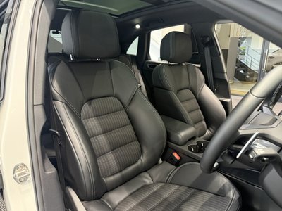 2024 Porsche MACAN photo 5