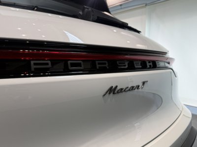 2024 Porsche MACAN photo 9