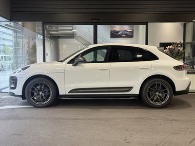 2024 Porsche MACAN photo 2
