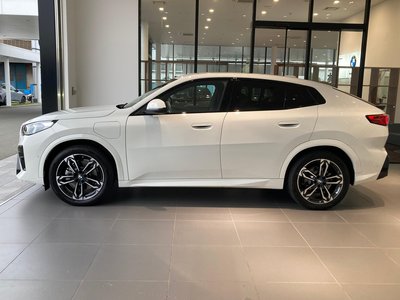 2025 BMW IX2 photo 13