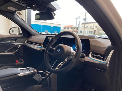 2025 BMW IX2 thumbnail 18