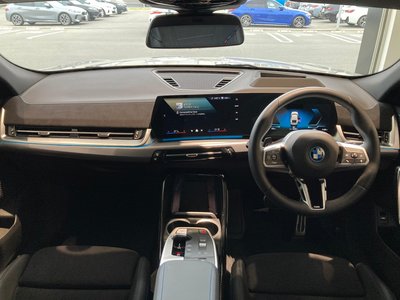 2025 BMW IX2 thumbnail 28