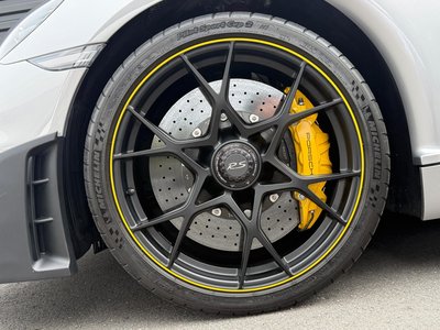 2024 Porsche 718 SPYDER photo 4