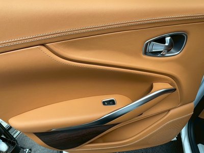 2024 Aston Martin DBX — миниатюра 63