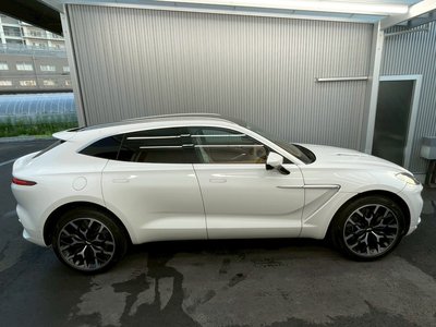 2024 Aston Martin DBX — миниатюра 23