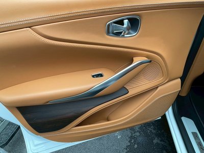 2024 Aston Martin DBX — миниатюра 69