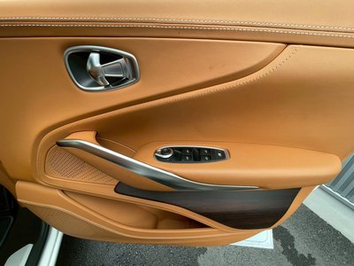 2024 Aston Martin DBX — миниатюра 43